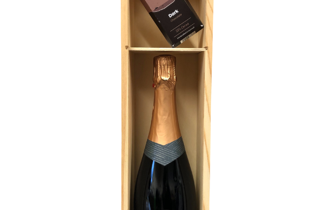 Pinot sparkling box with choccy